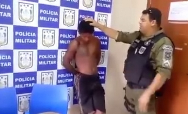 Policial aconselha e ora por assaltante na delegacia