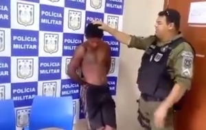 Policial aconselha e ora por assaltante na delegacia